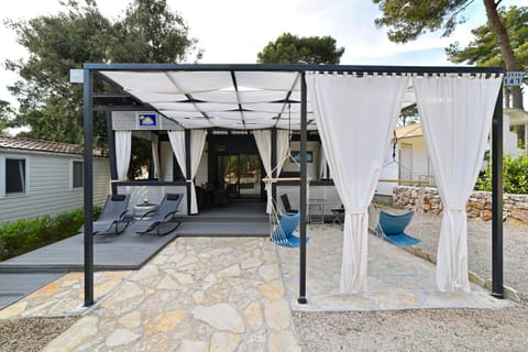 Property building, Garden, View (from property/room), Garden view