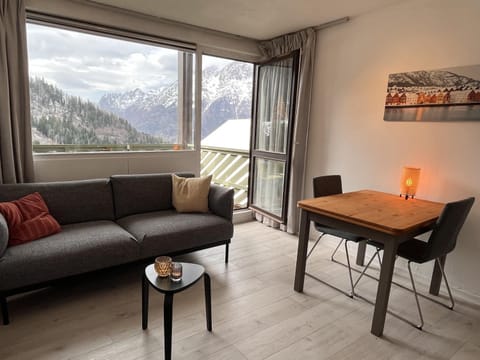 Living room, Mountain view