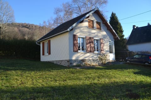 Property building, Natural landscape, Garden view