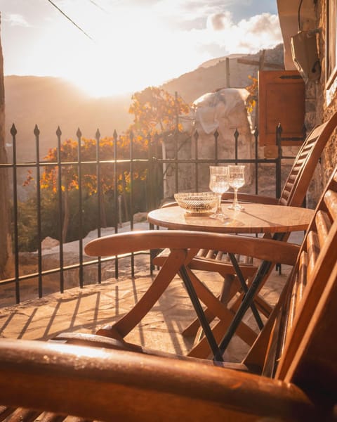 Patio, Day, Natural landscape, View (from property/room), Balcony/Terrace, Dining area, Mountain view