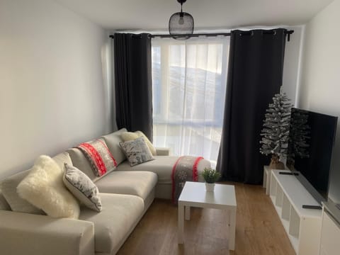 Communal lounge/ TV room, TV and multimedia, Living room