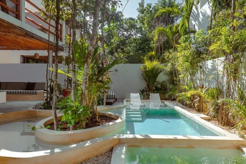 Property building, Day, Garden, Pool view, Swimming pool, sunbed