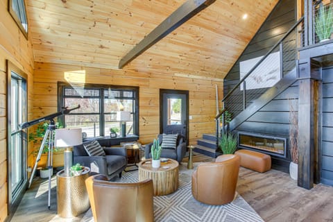 Stunning Celina Home with Hot Tub, Views and Fire Pit! House in Tennessee