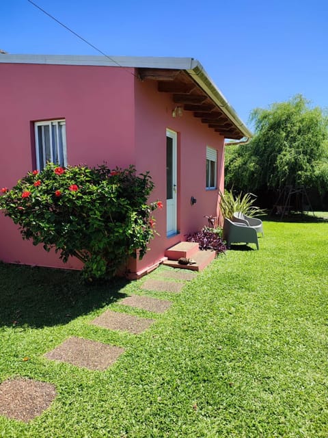 Property building, Day, Garden, Garden view, sunbed