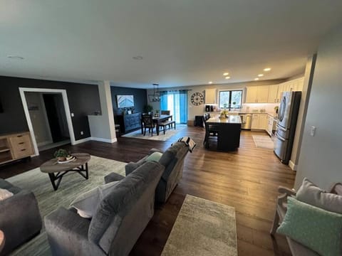 Beck Lake House House in Kelleys Island