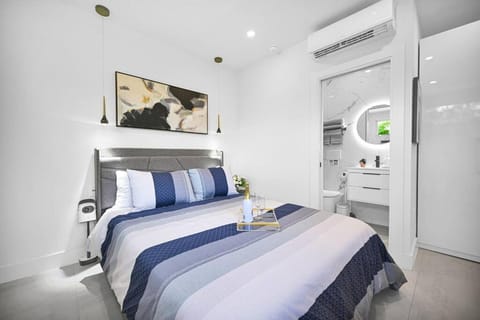 Bed, Bedroom, air conditioner
