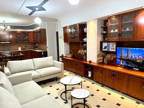 Communal lounge/ TV room, TV and multimedia, Kitchen or kitchenette, Living room, Seating area, Dining area, Evening entertainment, minibar
