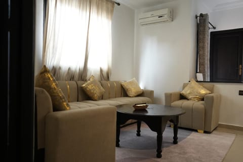 TV and multimedia, Living room, Seating area, air conditioner