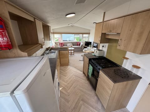 Kitchen or kitchenette, oven, pet friendly, stove, toaster