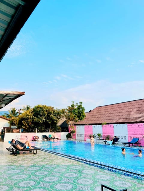 Day, Swimming pool
