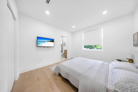 Up to 12 guest Modern Villa near Wynwood! 27 Villa in Miami