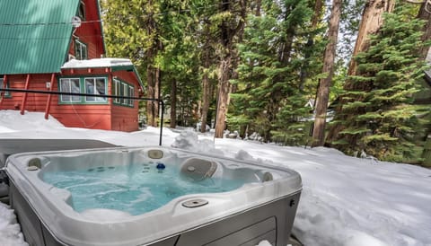 Elderberry Bluejay Location Goals Tub Time House in Shaver Lake