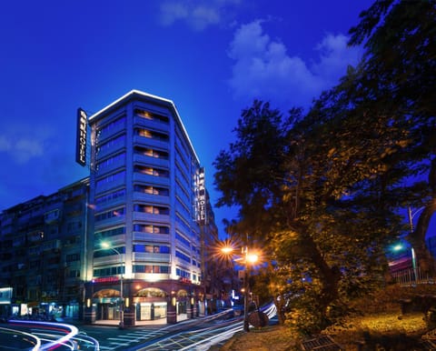 Facade/entrance, Bird's eye view