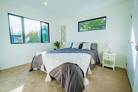 City Centre Elegance Apt 3 Apartment in Hamilton