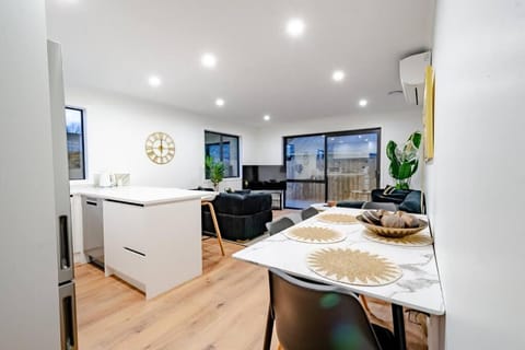 City Centre Elegance Apt 3 Apartment in Hamilton