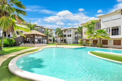 Property building, Swimming pool, Swimming pool