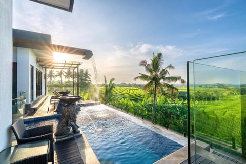 Day, Natural landscape, Decorative detail, Swimming pool, Sunrise, sunbed