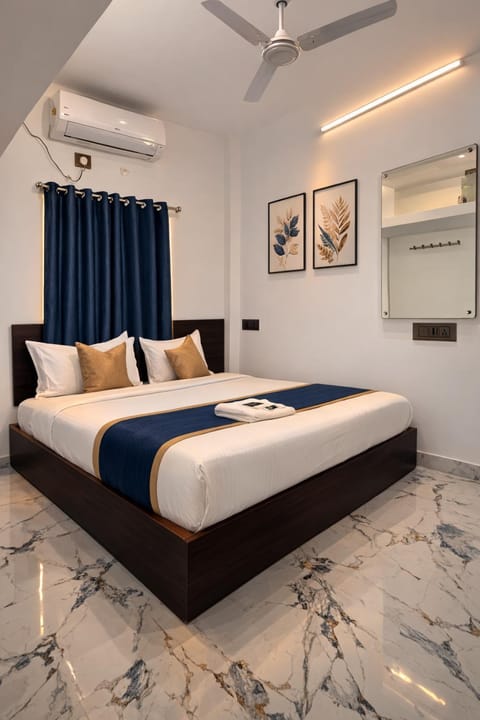 Bed, Photo of the whole room, Bedroom, air conditioner