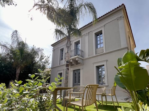 Property building, Coffee/tea facilities, Garden view