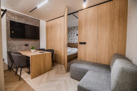 TV and multimedia, Living room, Seating area, Dining area