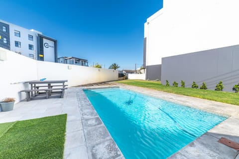Garden, Swimming pool