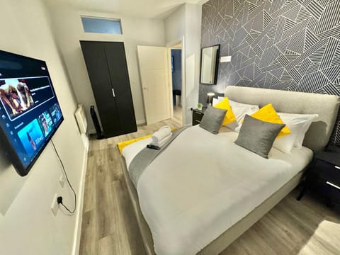 Photo of the whole room, Bedroom