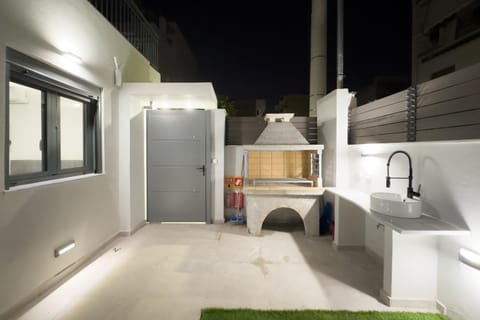 Patio, BBQ facilities