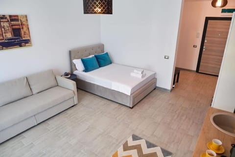 Bed, Photo of the whole room, Seating area