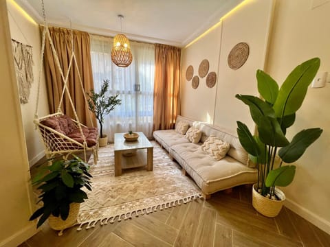 Bed, Living room, Photo of the whole room, Seating area