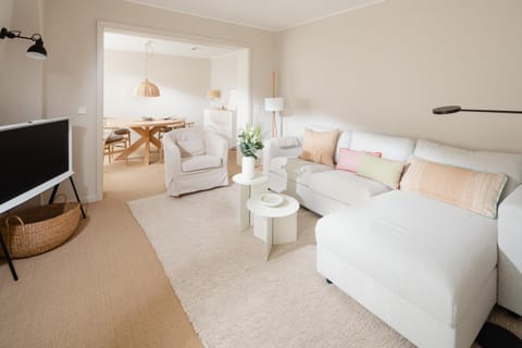 Communal lounge/ TV room, TV and multimedia, Living room, Photo of the whole room, Seating area