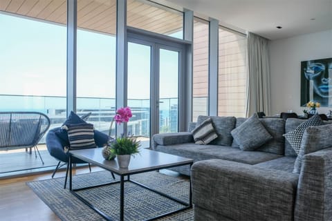 View (from property/room), Balcony/Terrace, Living room, Seating area