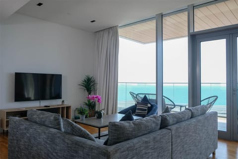 TV and multimedia, Living room, Seating area, Evening entertainment