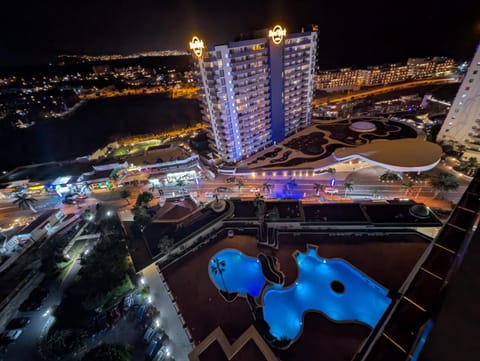 Night, Pool view