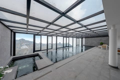 Hot Tub, Swimming pool
