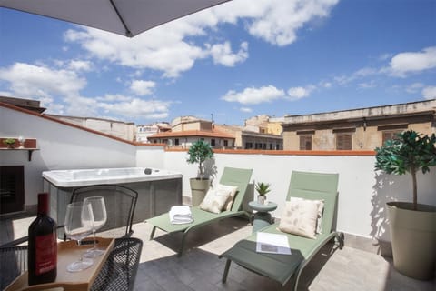Day, Hot Tub, Balcony/Terrace, Balcony/Terrace, Dining area, Evening entertainment, Swimming pool, Entertainment, sunbed