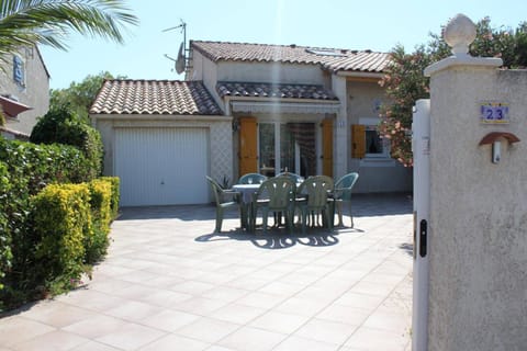 Patio, Facade/entrance