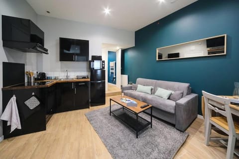 Kitchen or kitchenette, Seating area