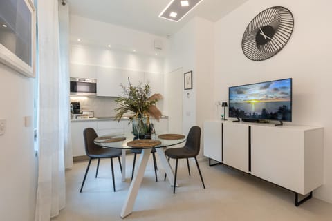 TV and multimedia, Kitchen or kitchenette, Living room, Dining area