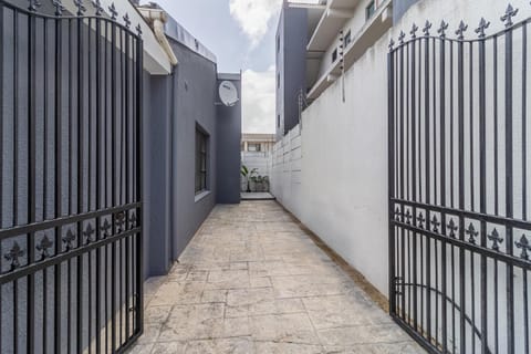 En-suite Room, Walking distance to Kite Beach Vacation rental in Cape Town