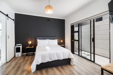 En-suite Room, Walking distance to Kite Beach Vacation rental in Cape Town