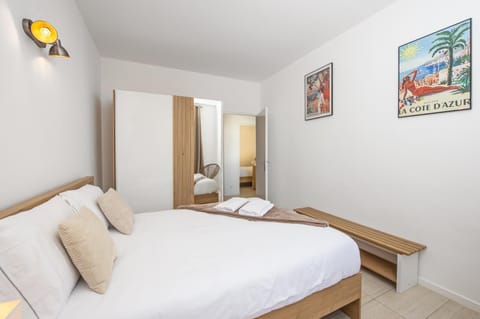 Bed, Photo of the whole room, Bedroom, towels, wardrobe