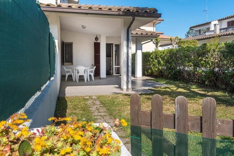 M051 - Marcelli, villetta con giardino vicino al mare Apartment in Marcelli