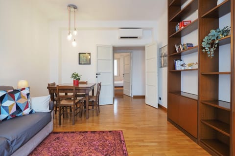 Living room, Photo of the whole room, Dining area