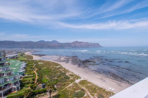 Unit 62 Peninsula Bay Apartment hotel in Cape Town