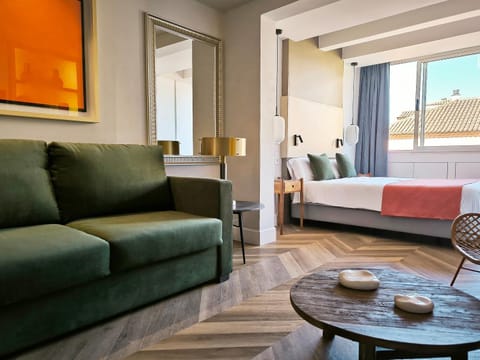 Bed, Living room