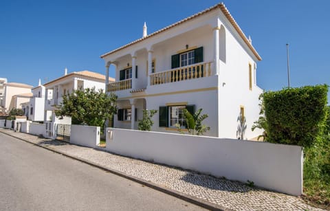Property building, Day, Neighbourhood, Street view
