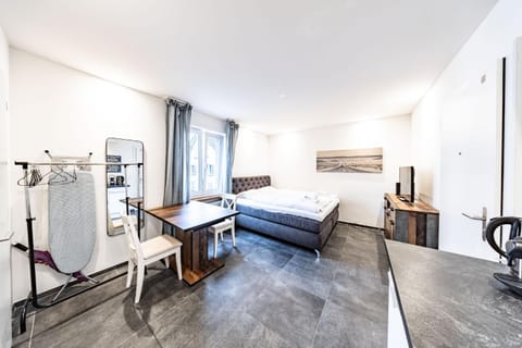 Bed, Seating area, Dining area, Bedroom, Family