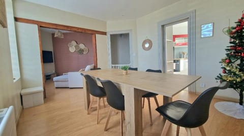 Proche Nausicaa, gare & remparts, spacieuse maison 3 chambres, cour privée, parking gratuit & adaptée aux vélos House in Hauts-de-France