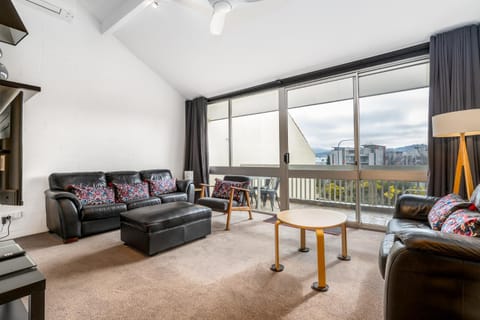 View (from property/room), Balcony/Terrace, Living room, Seating area
