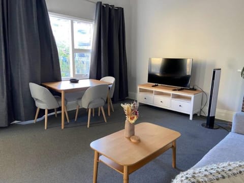 TV and multimedia, Living room, Dining area